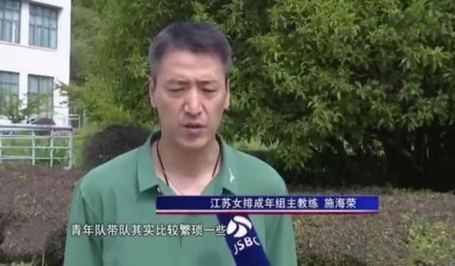 《新蝙蝠侠》曝照 蝙蝠侠猫女重机骑行 2020-10-26 随着罗伯特·帕丁森病愈回归，《蝙蝠侠》再度进入热拍。